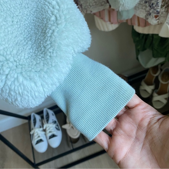 ALO Yoga ‘Streetside’ Foxy Sherpa - Picture 4 of 8